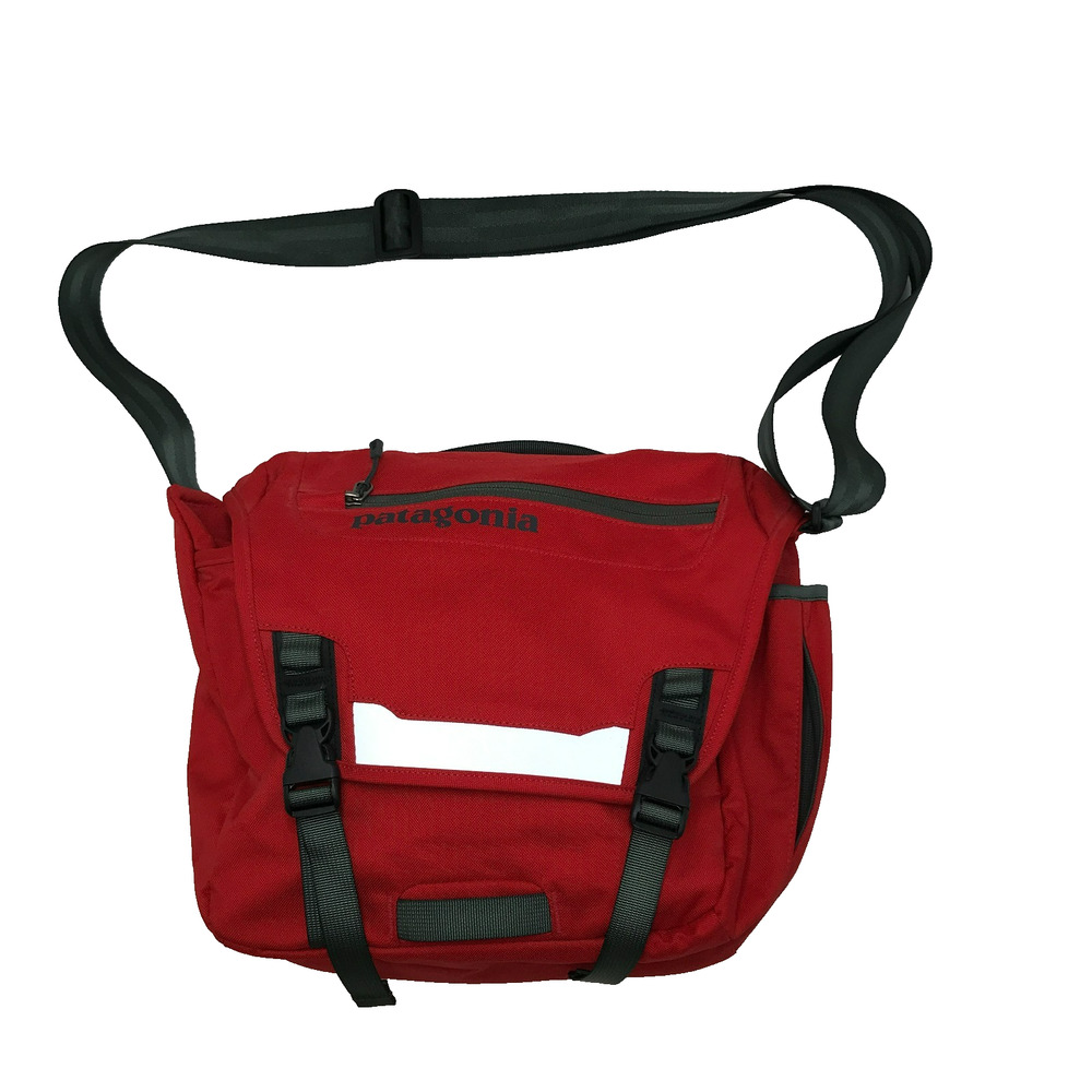 Patagonia Half Mass Messenger Bag Red Padded Travel Crossbody Shoulder Strap